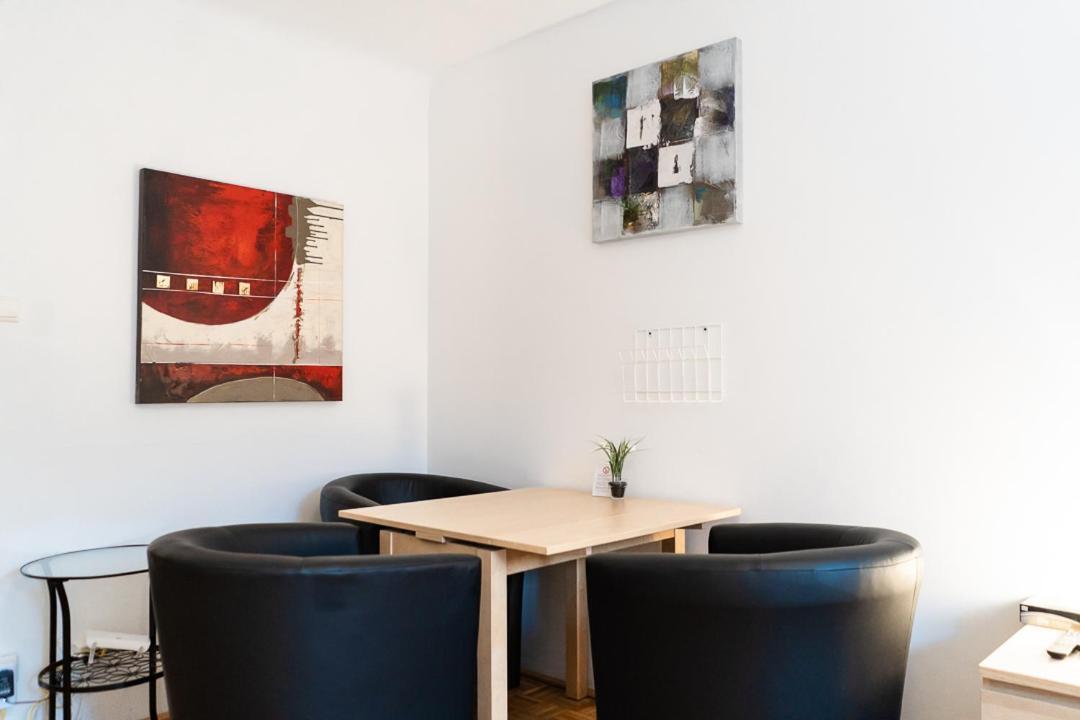 Central Living - Stephansdom Apartments فيينا الغرفة الصورة
